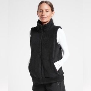 Athleta Sherpa Tugga Vest Full Zip Closure Pockets